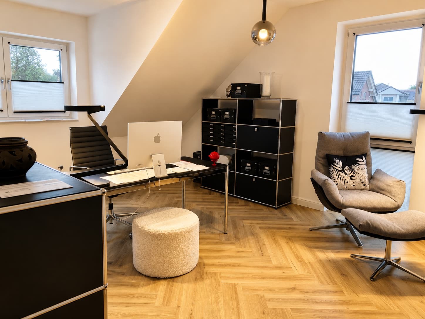 Zimmer im Obergeschoss als Arbeitszimmer eingerichtet