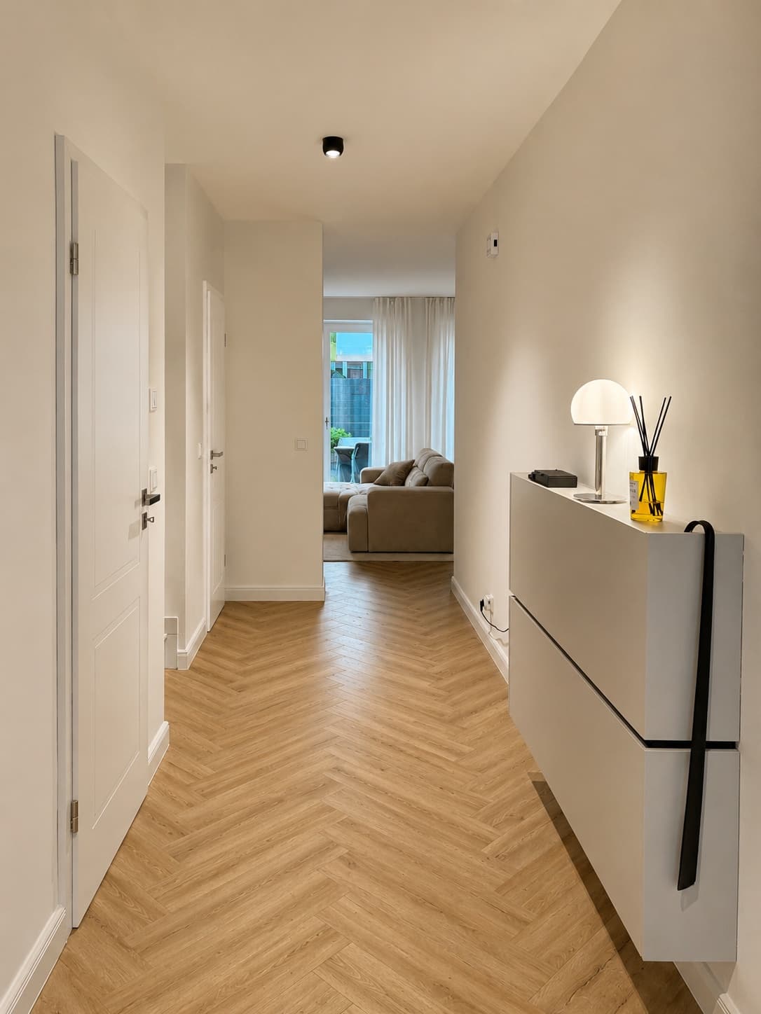Diele mit Blick in den Wohnraum